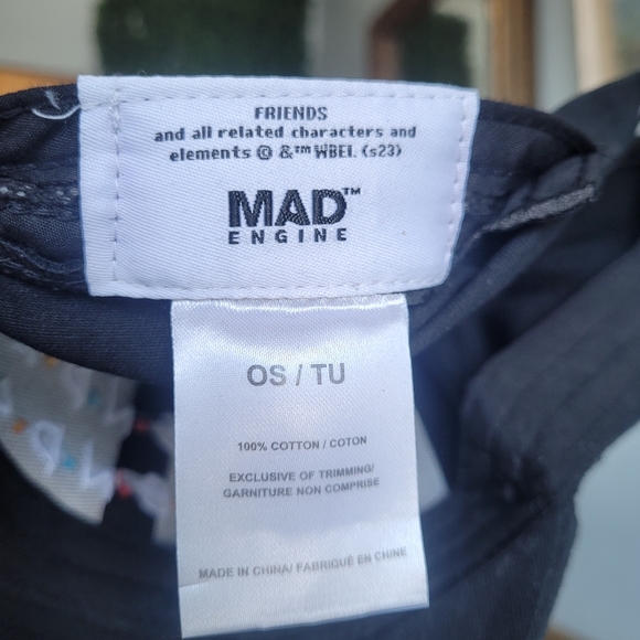 FRIENDS Baseball Cap in black - Picture 6 of 7